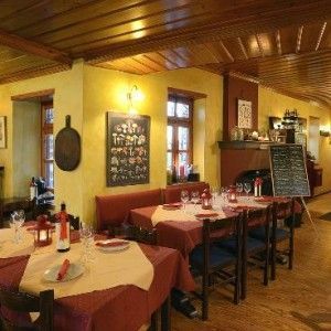 kanela and Garyfallo Restaurant in Vitsa, Zagori