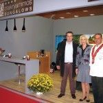 The stand of Makryammos Bungalows-Lucy Hotel was honored at this year’s exhibition with one of the best creation Philoxenia awards. Pictured are: Tasos Yiannakidis, F&B manager; Stella Theodosiadou, hotel director; and Babys Kalogeridis, hotel chef.