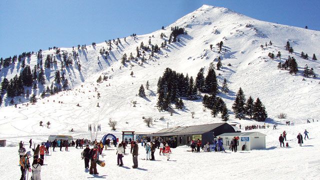 This 2012 ski season has kicked off and the Kalavryta ski center is offering the “All inclusive ski” package that is sold on-line and includes a ski pass, accommodation, a meal and the rental of ski or snowboard equipment at affordable prices.