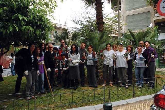 Novotel Athenes’ staff and Athenians cleaned up the park on the corner of Liosion and Michael Voda streets in Athens.
