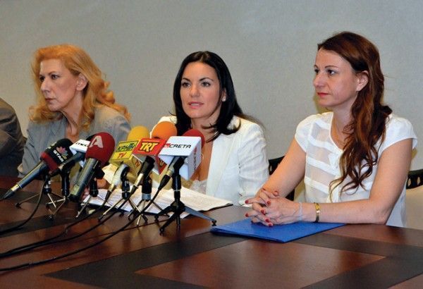 New Tourism Minister Olga Kefalogianni (center) addresses the media during a handover ceremony in late June. She took the helm of the new tourism ministry from caretaker culture and tourism minister Tatiana Karapanagioti (right).