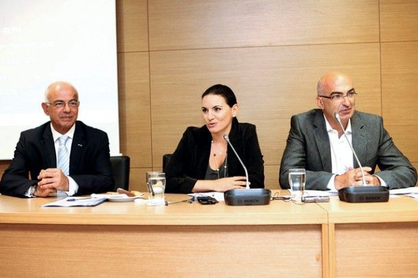 Tourism Minister Olga Kefalogianni attended the Hellenic Chamber of Hotels’ board meeting last month. She is pictured with the tourism ministry’s new secretary general, Tasos Liaskos and the chamber’s president Yiorgos Tsakiris.