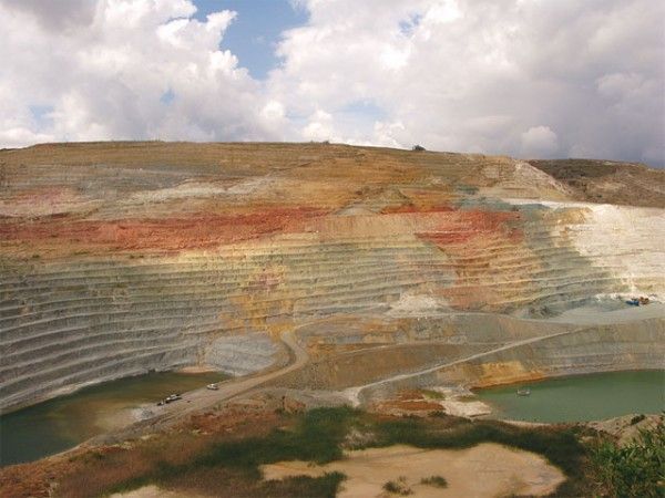 The mining history of Milos began 10.000 years ago and continues until today. The bentonite mine located in Aggeri (pictured) is one of the most impressive and biggest mines in Europe, known for its fabulous colorings. Operations in Aggeria began in 1985 and the average annual bentonite extraction is one million tonnes.
