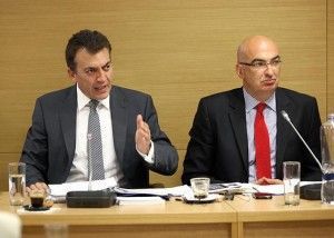 Labor Minister Ioannis Vroutsis and Hellenic Chamber of Hotels President Yiorgos Tsakiris.
