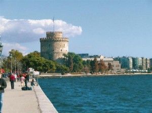 Tourism professionals fear that further air route cuts to Thessaloniki would transform the city into an isolated destination.