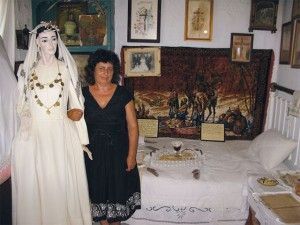 An interesting guided tour is given at the Kalymnian House Museum where owner Faneromeni Halkidiou-Skylla takes visitors back in time and speaks about the manners and customs of Kalymnos. In 2004 HATTA and the Tourism Ministry honored her for her independent initiative.