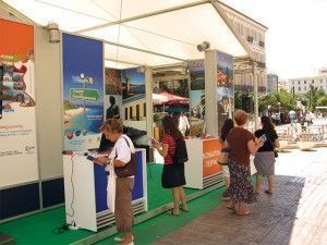 In a fully equipped venue, Athenians and visitors to the capital were informed in regards to the advantages of the prefecture’s destinations, received promotional material and made “web visits” to the prefectures updated website, within the "Turn to the Argosaronic" campaign.