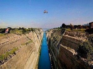 While travelling on his Honda 500 at over 120km/hr, Australian motorbike stunt driver “Maddo” jumped over the Corinth Canal.