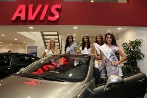 All of the winners of this year's beauty pageant in the Avis car station at Gerakas. From left: Miss Hellas Athena Pikrakis, Miss Tourism Elena Konstantinidou, Miss Young Eleni Kokkinou, Miss Greek Beauty Antigone Ampada and and Star Hellas Vasiliki Tsirogianni.
