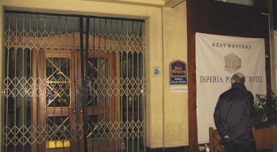 The four-star Esperia hotel now stands locked on Stadiou Street, central Athens. Before the closure of Classical Acropol and Fashion House 2, Esperia and Kanigos 21 (Halkokondili street) were shut due to high rent and the impact of the economic crisis