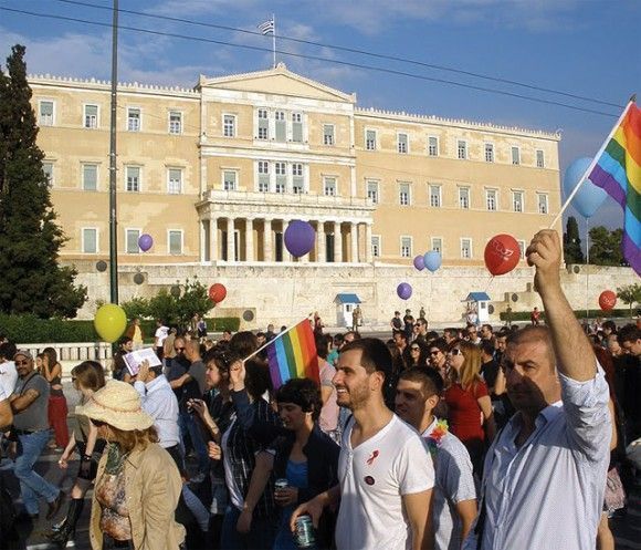 “Athens Rainbow Week” is scheduled to coincide to Athens Pride (archive photo). Also, until we went to press, sources confirmed that for the first time since its organization (2005), this year's Athens Pride will be held under the auspices of the City of Athens.