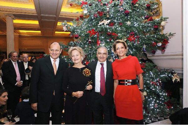 Tim Ananiadis, general manager of Hotel Grande Bretagne; Dolla Nomikou, president of “Friends of Welfare” association; Petros Kladakis, owner and manager of Orloff Hotel; and Christina Papathanassiou, director of public relations of Hotel Grande Bretagne.