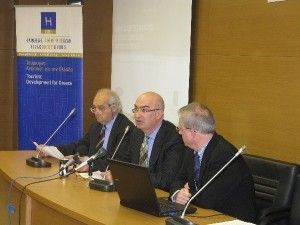 “This study helps highlight the employment opportunities that arise from the tourism sector,” the president of the Hellenic Chamber of Hotels, Yiorgos Tsakiris (center), said in regards to the study “Employment in the tourism sector,” conduscted by the Research Institute for Tourism (ITEP).