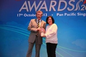 Noryate Bte Abdul Rahman, Cargo Manager Singapore, accepting the "Overall Carrier Of The Year" award on behalf of Emirates SkyCargo from Willie van Heusden, Chairman of the Federation of Asia Pacific Air Cargo Associations (FAPAA), at the Payload Asia Awards 2013.