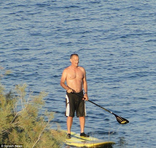 Tom_Hanks_paddle