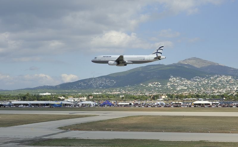 Athens Flying Week 2014:  The "low pass" landing of Airbus A320 of AEGEAN.
