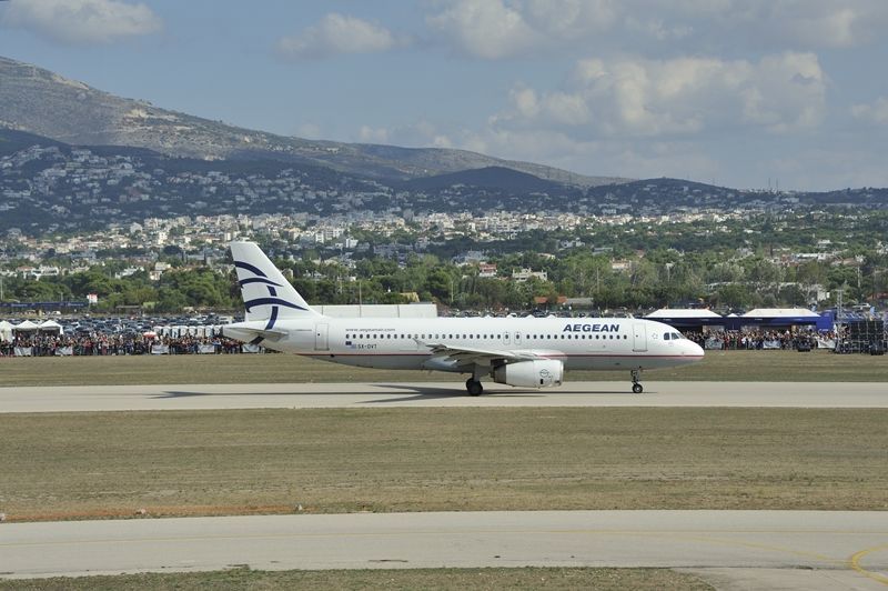 Athens Flying Week 2014: Airshow fans got to see the first landing of a passenger jet aircraft at Tatoi military airport 