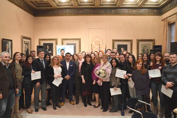 The now Russian-speaking Greek tourism employees during the certificate completion ceremony at Athens City Hall.