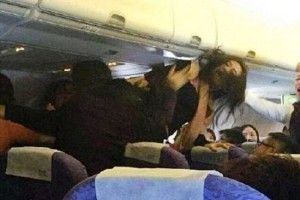A fight caused by a crying baby on board a Hong Kong flight. Photo source: thenanfang.com