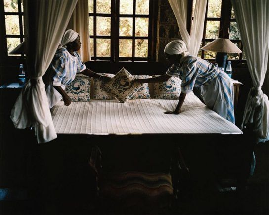 Maids prepare a room for a guest in a wealthy Kenyan household.
2011
Guillaume Bonn
