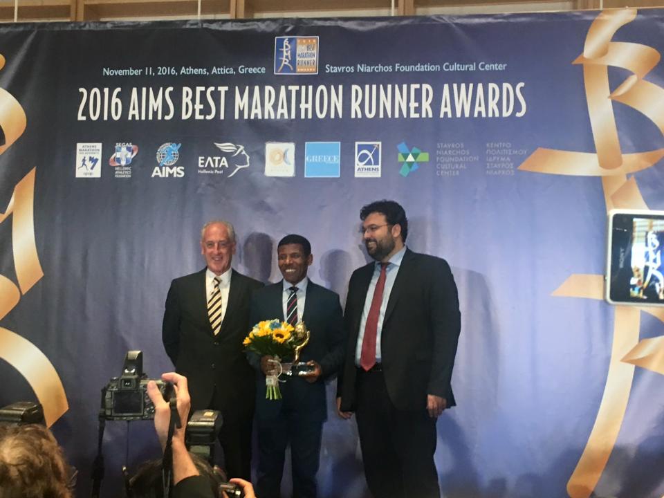 Haile Gebrselassie receiving the 2016 AIMS Lifetime Achievement Award.