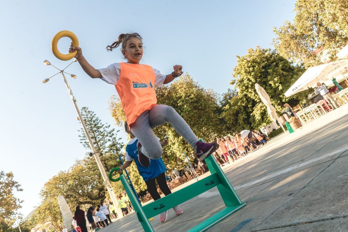 Kids’ Athletics in Navarino Challenge, at Pylos square supported by Kinder+SPORT (photo by Mike Tsolis).