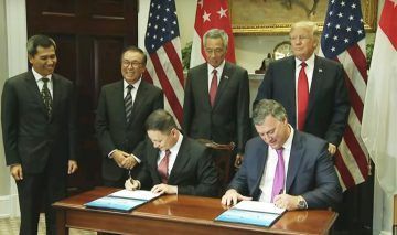 Singapore Airlines' purchase agreement was signed during a ceremony at the White House in Washington.