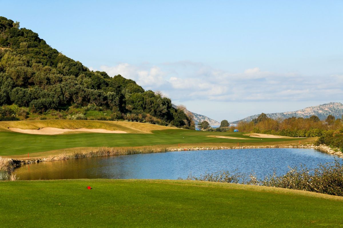 Golfers will have the opportunity to play at the two multi-awarded signature golf courses of Costa Navarino. Photo @ Messinia Pro-Am