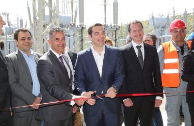 Greek Prime Minister Alexis Tsipras cut the ribbon of the facilities of the underwater cable link on the island of Syros.