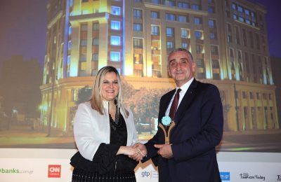 Zeus International general manager Giorgos Margaritis received the award from Tourism Ministry secretary general Evridiki Kourneta.