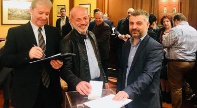 The newly elected president of the Macedonia-Thrace Hotel Managers Association Nikolaos Mantamopoulos (left) at the ballot box. Photo Source: @Macedonia-Thrace Hotel Managers Association