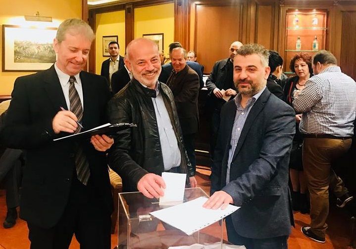 The newly elected president of the Macedonia-Thrace Hotel Managers Association Nikolaos Mantamopoulos (left) at the ballot box.