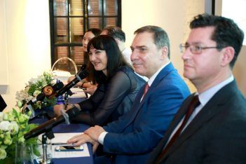 Greek Tourism Minister Elena Kountoura gave a press conference to Chinese journalists, accoompanied by Ambassador of Greece to China Leonidas Rokanas, the Consul General of Greece in Shanghai Vassilis Xiros. Photo source: Tourism Ministry