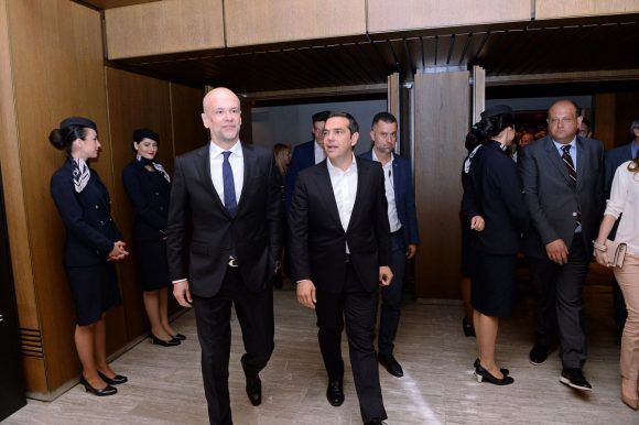 SETE President Yiannis Retsos and Prime Minister Alexis Tsipras.
