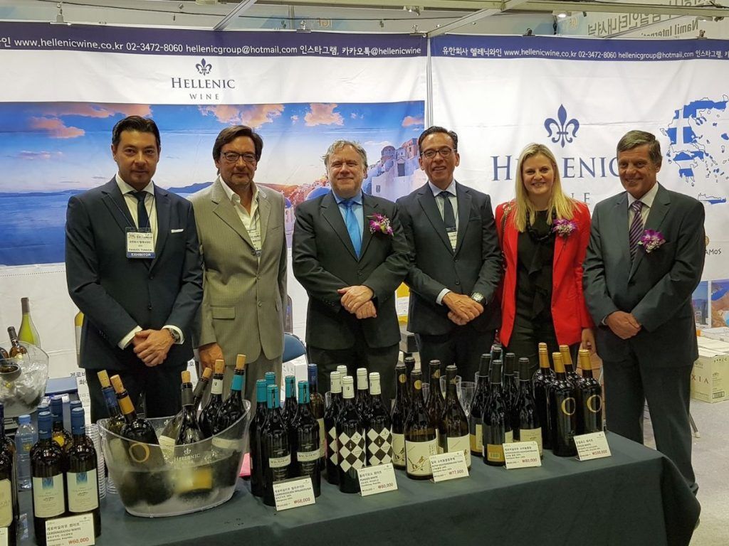 Secretary General of Tourism, Evridiki Kourneta and Alternate Minister of Foreign Affairs, Giorgos Katrougalos (third from left) at the Import Goods Fair 2018 in Seoul.