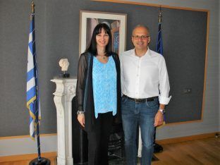 Greek Tourism Minister Elena Kountoura and Sifnos Mayor Andreas Babounis.