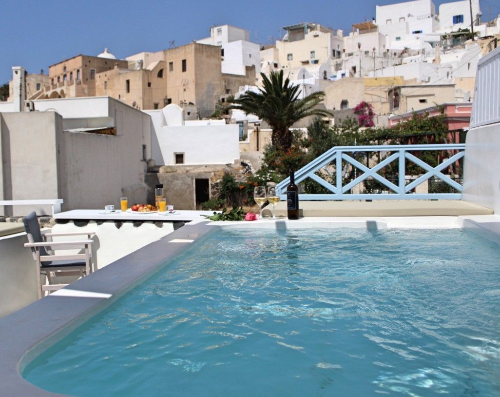 Linos Suites, Emporio, Santorini. Photo source: Aqua Vista Hotels