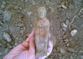 Seated female clay figurine. Photo source: Culture Ministry