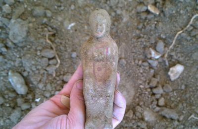 Seated female clay figurine. Photo source: Culture Ministry