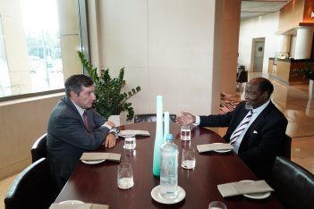 Mozambique President Joaquim Chissano and Athens Mayor Giorgos Kaminis.