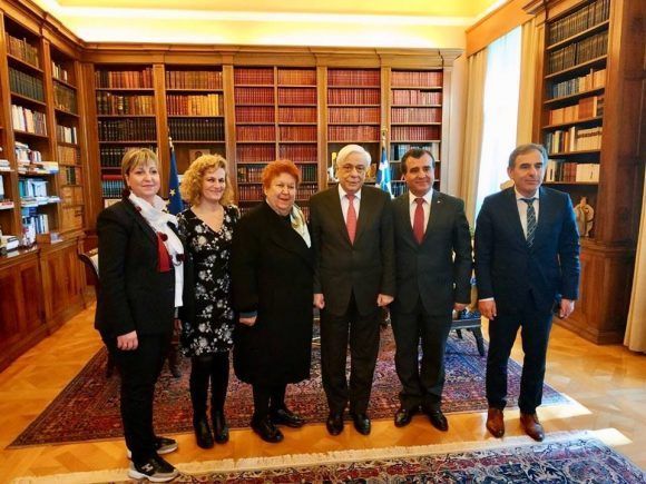 The President of the Hellenic Republic Prokopis Pavlopoulos with representatives of the municipalities of Corinth and Kavala.