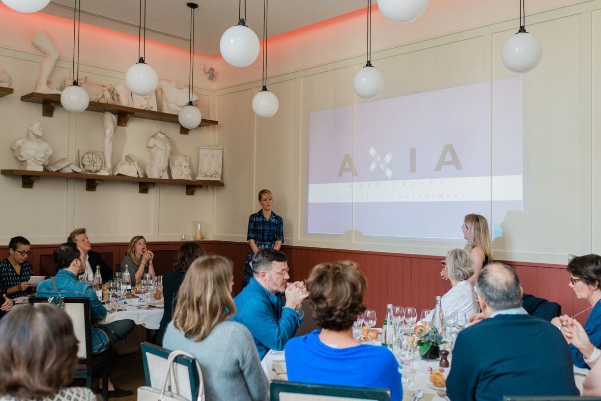 The director of the GNTO in Paris Dimitra Voziki and the Managing Director of Press-à-Porter present the associate hotels of Axia Hospitality to French journalists.
