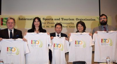 George Katrougalos, Elena Kountoura, Young-shim Dho and Taleb Rifai present the t-shirts with the logo of the ISTO P&P.