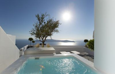 Private pool balcony overlooking Kaldera Santorini