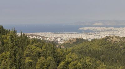 View from Kaisariani Hill looking towards Athens, with Salamis visible in the background. Photo by A.Savin (Wikimedia Commons · WikiPhotoSpace)