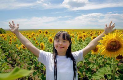 girl sunflowers