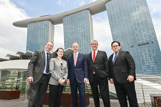 Dr Martin Buck, Senior Vice President Travel & Logistics, Messe Berlin GmbH; Katrina Leung, Managing Director, Messe Berlin (Singapore); Dr Christian Göke, Chief Executive Officer, Messe Berlin GmbH; Mike Lee, Vice President, Marina Bay Sands and Ong Wee Min, Vice President of Conventions & Exhibitions, Marina Bay Sands, commemorating the signing of the MOU with MBS.