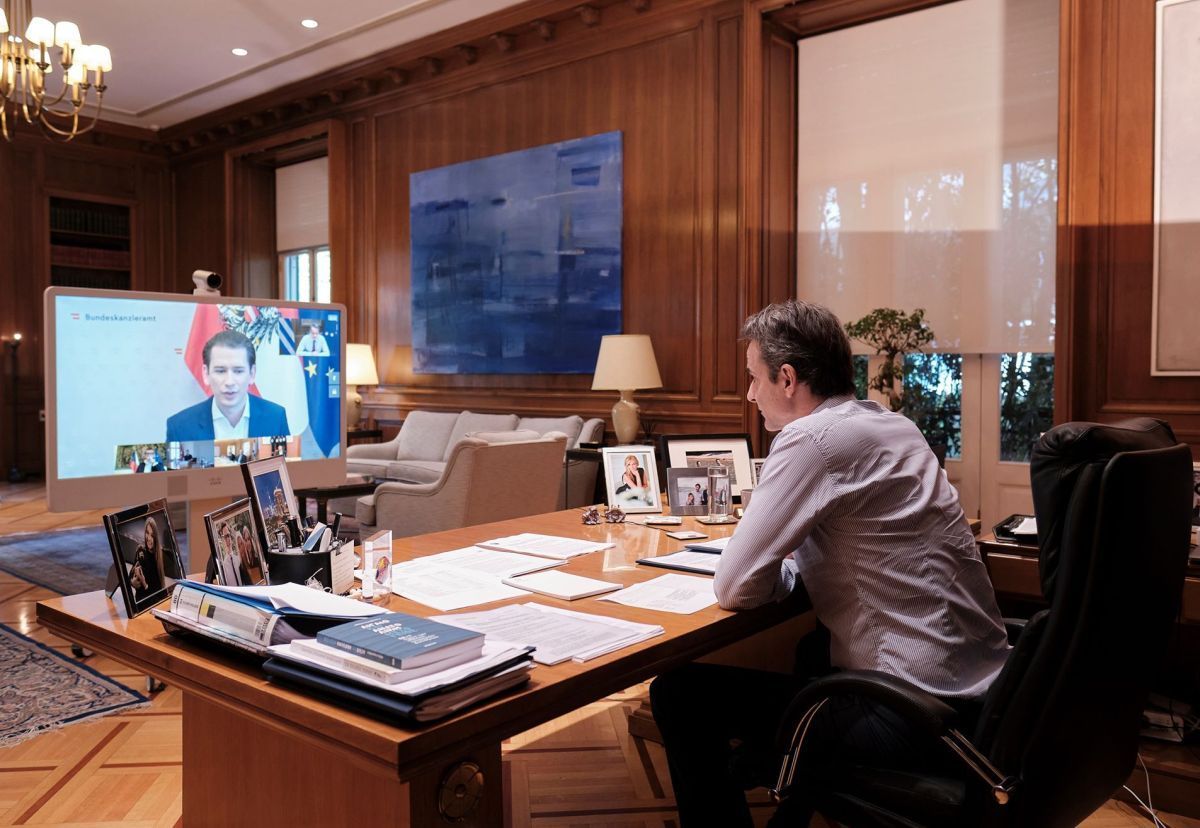 Greek PM Kyriakos Mitsotakis discussing with Austrian Chancellor Sebastian Kurz during a videoconference held between world leaders on April 24. Photo source: primeminister.gr