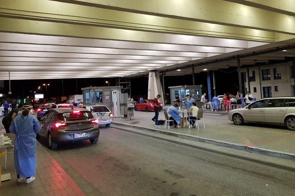 Greek National Public Health Organization’s (EODY) crew is conducting COVID-19 tests to travelers at the Promahonas checkpoint. Photo Source: @EODY