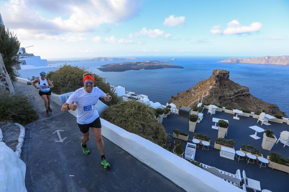 Running at Santorini Experience (photo by Babis Giritziotis).